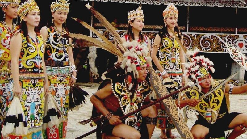 Mengenal Suku Dayak: Kekayaan Budaya di Hutan Kalimantan