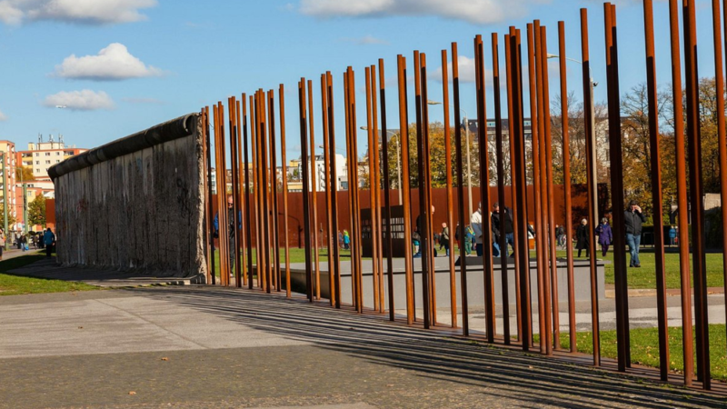 Memorial Tembok Berlin: Perpecahan & Persatuan Jerman