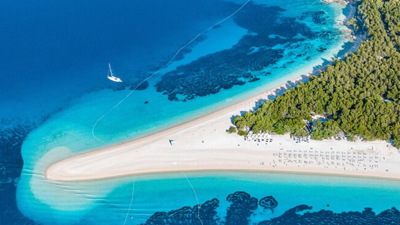 Pulau Zlatni Rat: Mutiara Pantai di Pulau Brač